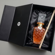 Aromatic Cinnamon & Orange Home Essence in an original XIX century style diamond glass jar, as was customary in the 19th century.