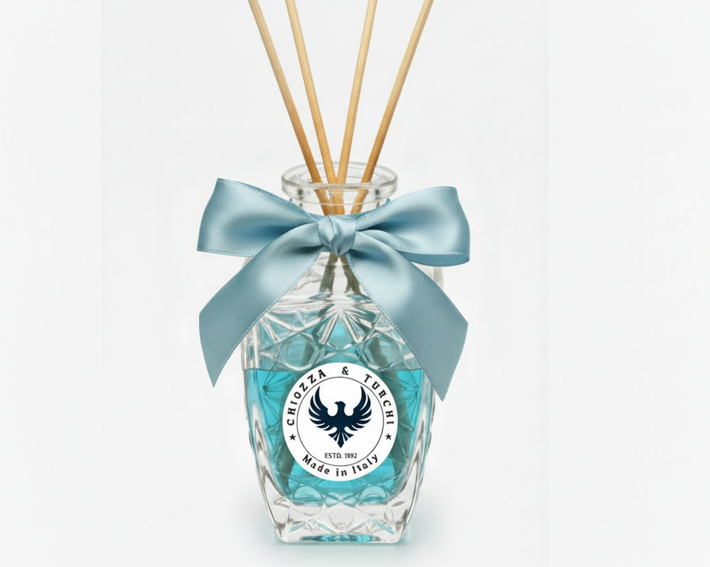 Aromatic Sea Breeze Home Essence in an original XIX century style diamond glass jar, as was customary in the 19th century. (Copia)